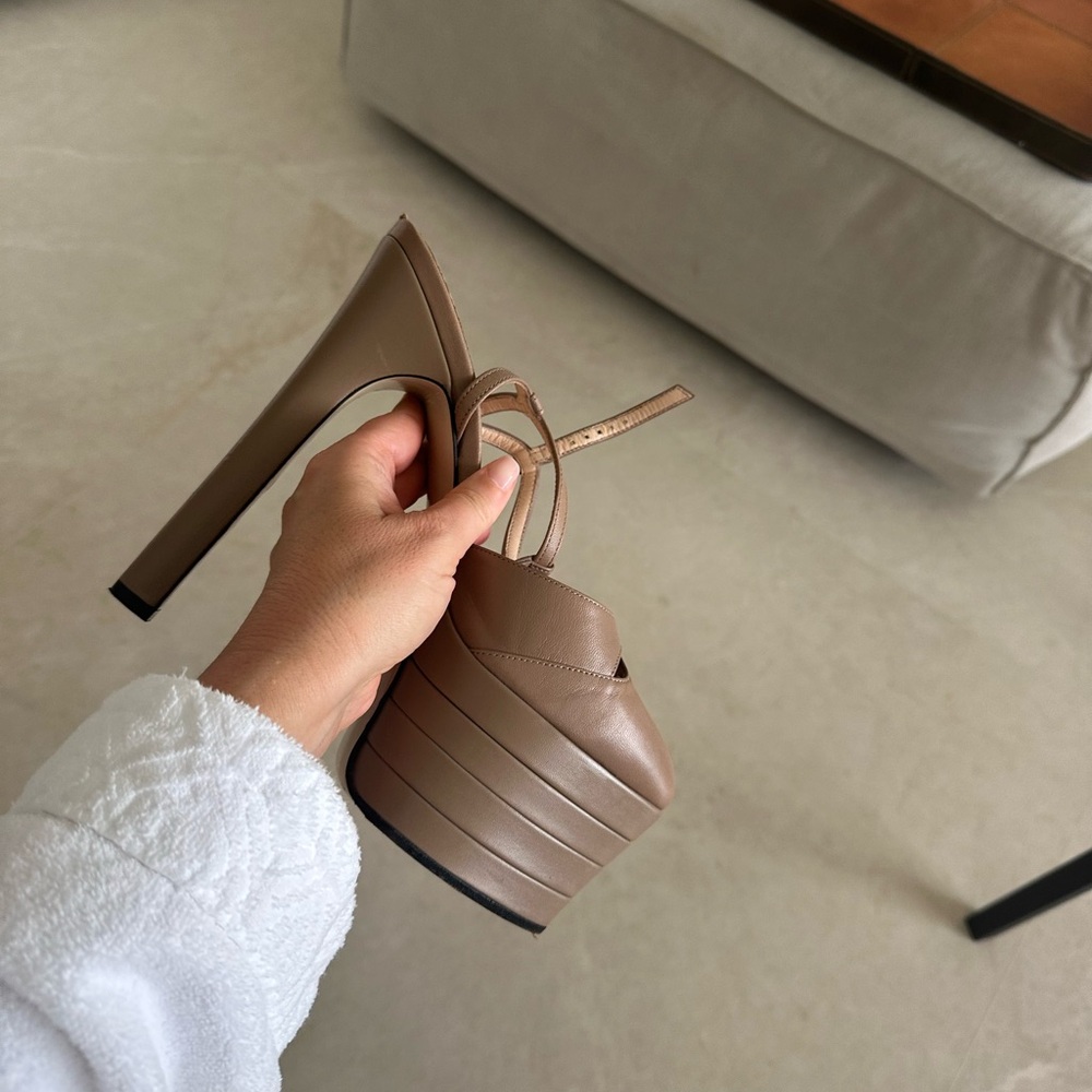 Heel - Picture 2 of 3